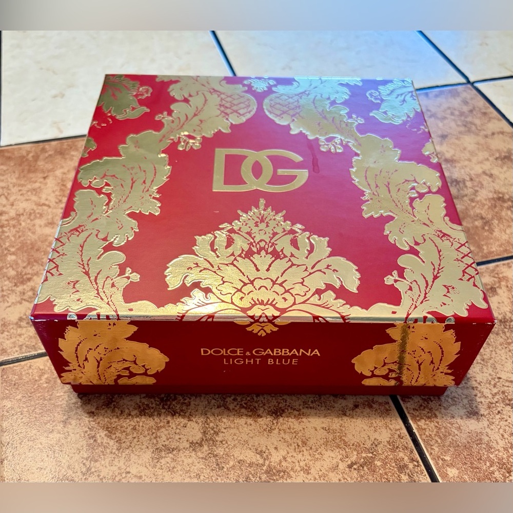 New in Box Dolce & Gabbana Light Blue 100 ml Fragrance Set with Red Box - Picture 4 of 9